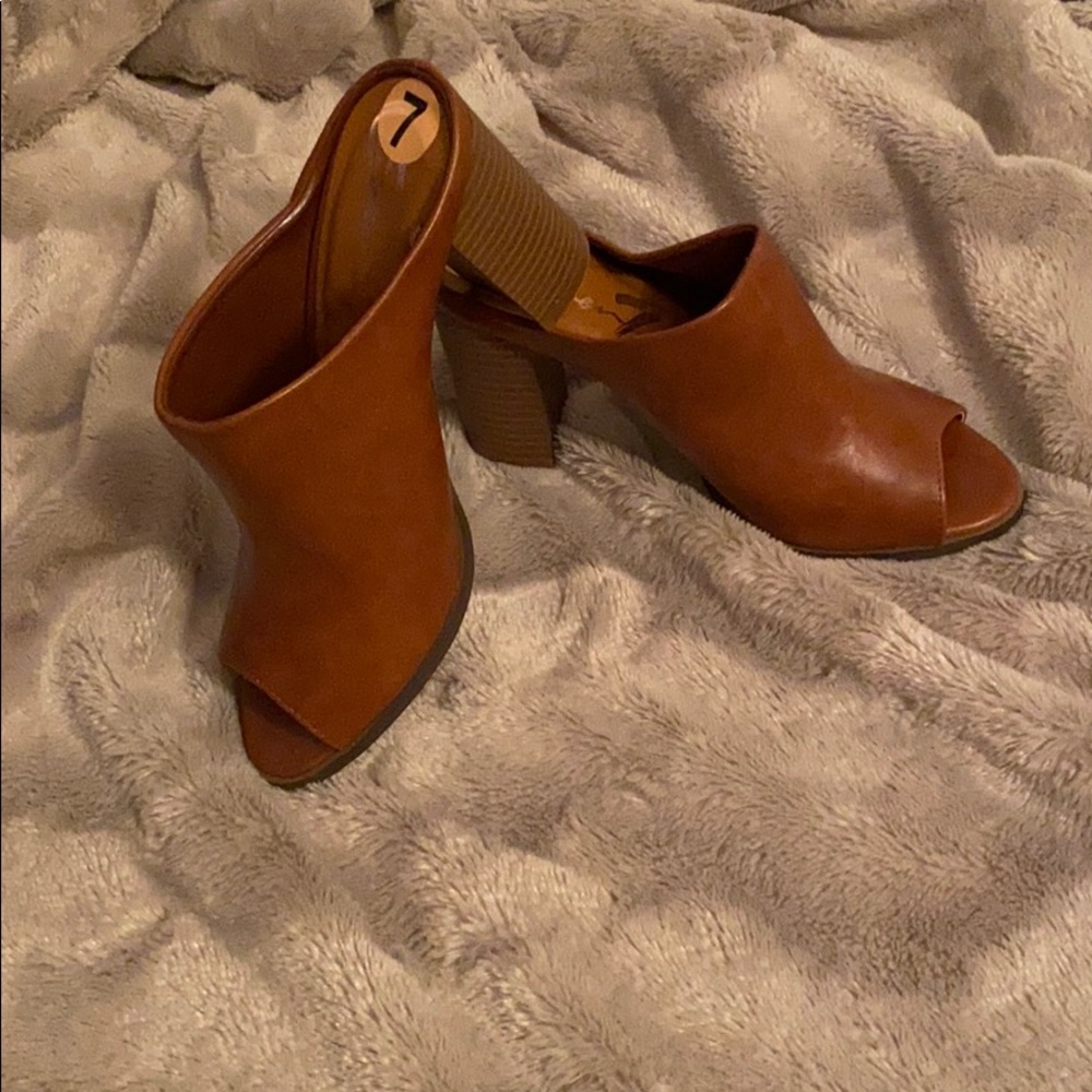 Seven7 heel tan
